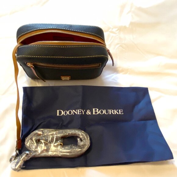 Dooney & Bourke Camera Zip Crossbody Bag. New. Authentic. - Picture 4 of 11